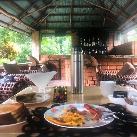 Tatys Homestay Дар-эс-Саламе Экстерьер фото
