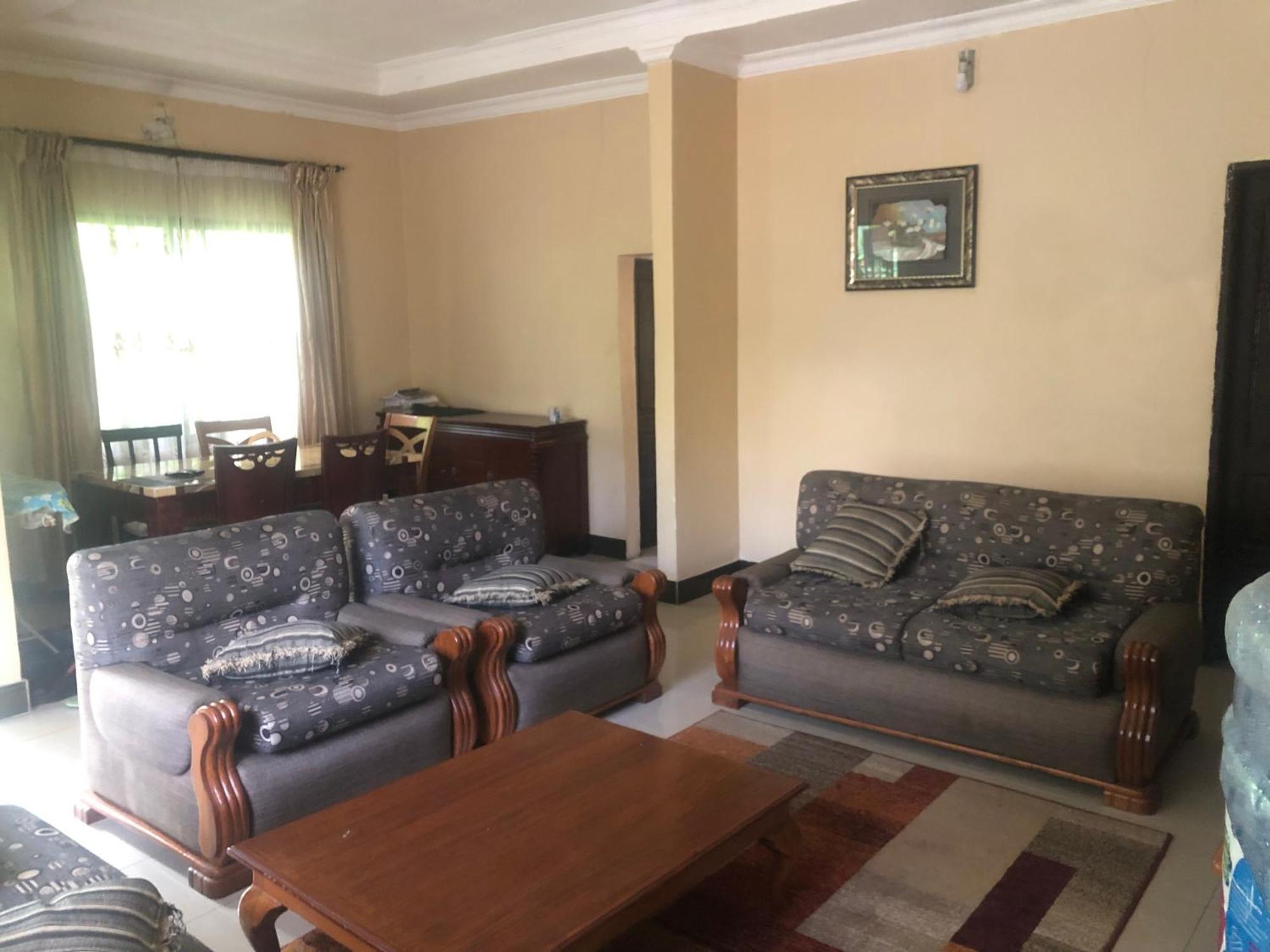 Tatys Homestay Дар-эс-Саламе Экстерьер фото