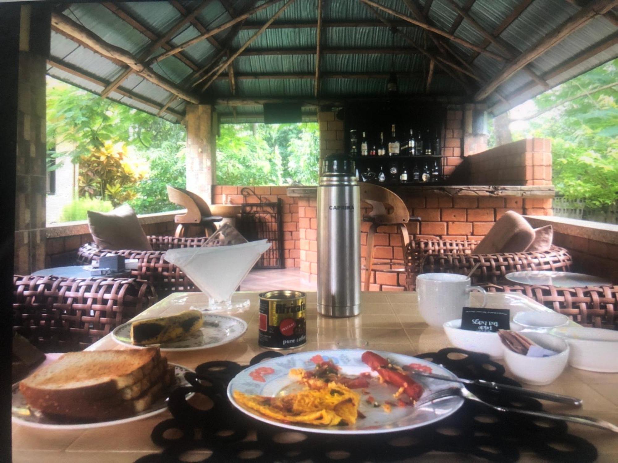 Tatys Homestay Дар-эс-Саламе Экстерьер фото
