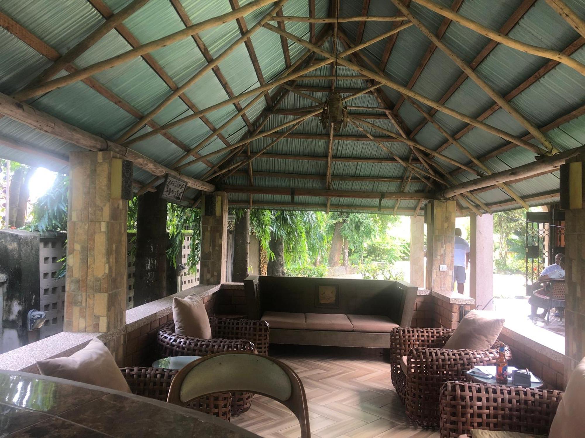 Tatys Homestay Дар-эс-Саламе Экстерьер фото