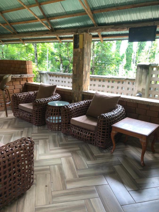 Tatys Homestay Дар-эс-Саламе Экстерьер фото